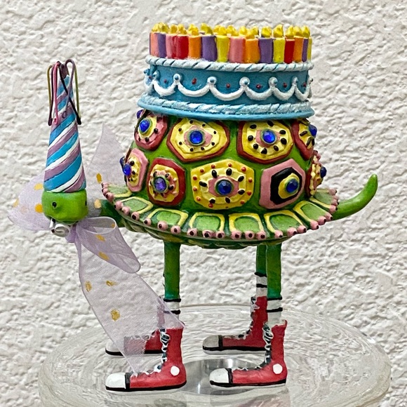 Unique WESTLAND Turtle Red Sneakers Birthday Cake Resin Votive Candle Holder - Picture 11 of 16